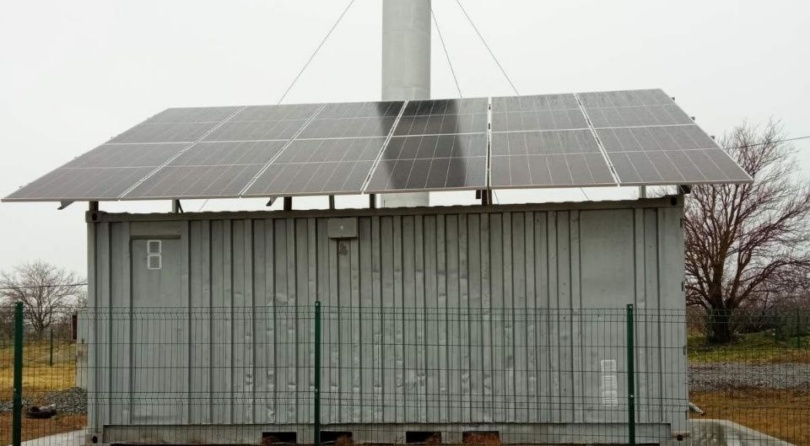 Installation of a hybrid solar power station